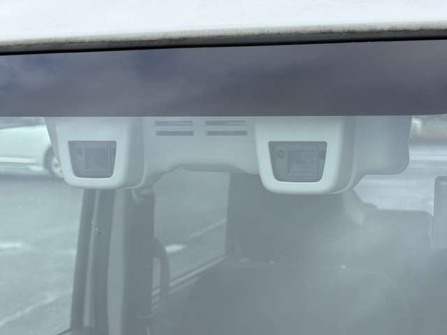 【スズキ　セーフティサポート】走行中に前方の車両等を認識し、衝突しそうな時は警報とブレーキで衝突回避と被害軽減をアシスト。より安全にドライブをお楽しみいただけます。