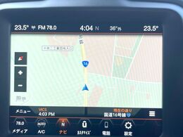 ●jeep純正ナビ:一体感のあるナビは、高級感ある車内を演出してくれます。オーディオ機能も充実しておりますので、運転もより楽しめます♪