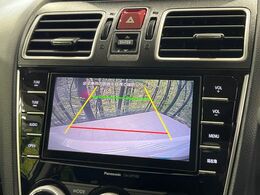 【バックカメラ】駐車時に後方がリアルタイム映像で確認できます。大型商業施設や立体駐車場での駐車時や、夜間のバック時に大活躍！運転スキルに関わらず、今や必須となった装備のひとつです！