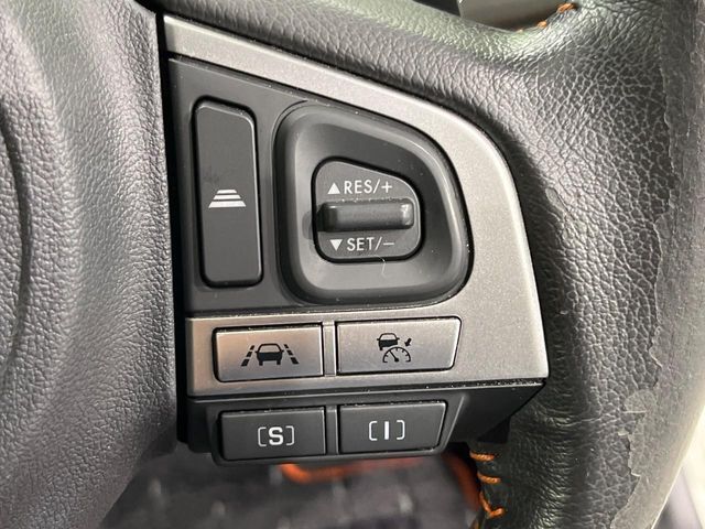 【全車速追従機能付クルーズコントロール】高速道路での長距離走行が楽に！！自動で速度を保つクルーズコントロールが、衝突軽減システムと連携し、前方の車両を感知して車間を保つように速度調節してくれます！！