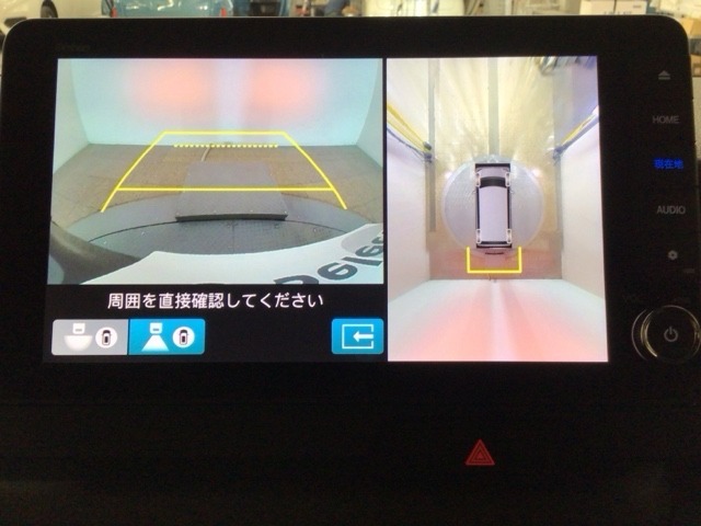 【マルチビューカメラ】周囲の状況を多彩なビューでナビ画面に表示します。駐車場や見通しの悪い交差点での安心感を高めます♪