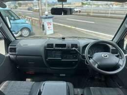 「プロの鑑定」　中古車の恐いところはまさに中古であること。見た目はきれいだけど実は訳有りなんてことは珍しくありません。その点当店の●●はプロの鑑定士による検査を受けた正真正銘の安心車両です。