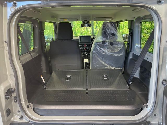 普段のお買い物や通勤、送迎等に十分な荷室スペースを確保しております。セカンドシートを倒すと、大きな荷物の積載も可能です♪