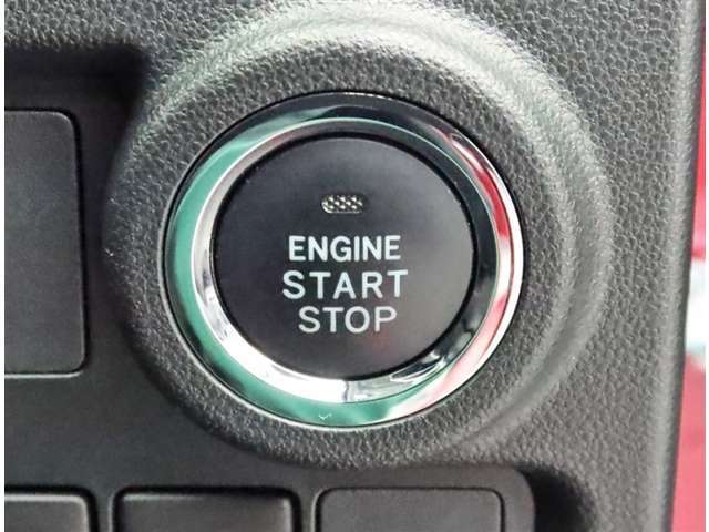 スマートエントリー＆プッシュスタートシステム、キーをバッグやポケットに入れたままドアのロック・アンロック、エンジンの始動が出来ます、一度使うと手放せませんね！！