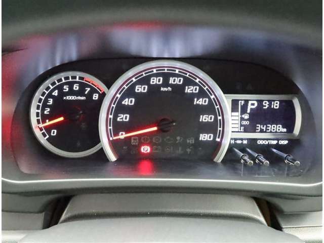入庫時の走行距離です。店舗間等の移動により距離が増えている事もございますので、ご了承下さいませ。また、売約済みの場合もございますので、ご検討の際は、事前にお電話にて在庫状況をお確かめ下さいませ。