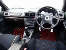 室内は綺麗にルームクリーニング済みとなります。たばこの嫌な臭いや芳香剤の臭いも御座いません。ご希望に応じてRECARO製などのスポーツシートに変更も可能です。お気軽にご相談下さいませ