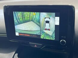 【パノラミックビューモニター】専用のカメラにより、上から見下ろしたような視点で360度クルマの周囲を確認することができます☆死角部分も確認しやすく、狭い場所での切り返しや駐車もスムーズに行えます。