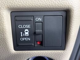 【パワースライドドア】スマートキーや運転席のスイッチでスライドドアの開閉が可能♪電動だから力を入れてドアを開ける必要が無く、小さいお子様でも、重い荷物を持っている時もラクに開け閉めできます♪