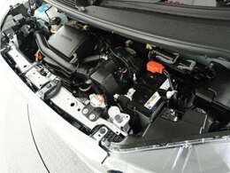 エンジンは車の心臓部分です。このエンジンルームが汚いとトラブルの基になります。当店は専用の液剤を使って徹底的に綺麗にします。