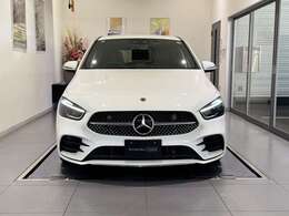 メルセデス・ベンツの定める厳しい基準をクリアしたお車のみをご案内させて頂きます。納車前整備はメーカー規定に基づき100項目以上にも及ぶ点検を熟練のメカニックによって行いご納車させて頂きます。
