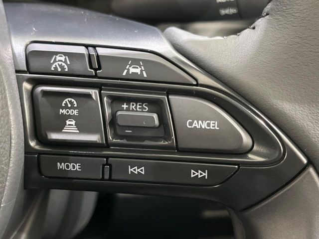 【レーダークルーズコントロール】高速道路での長距離走行が楽に！！自動で速度を保つクルーズコントロールが、衝突軽減システムと連携し、前方の車両を感知して車間を保つように速度調節してくれます！！