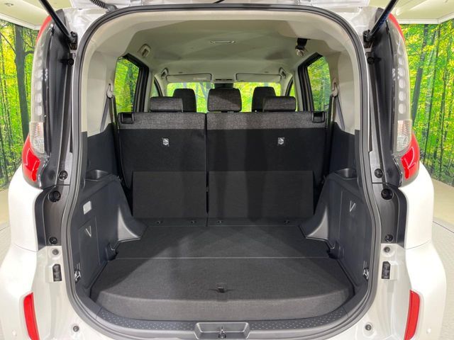 普段のお買い物や通勤、送迎等に十分な荷室スペースを確保しております。セカンドシートを倒すと、大きな荷物の積載も可能です♪