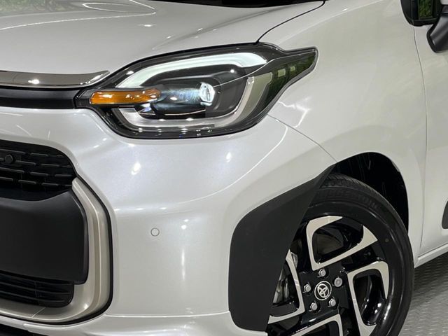 【LEDヘッドライト】悪天候や夜間走行時も良好な視界を確保し安心して運転できる高輝度LEDヘッドライトを装備！点灯速度が早く、消費電力も抑えられています。