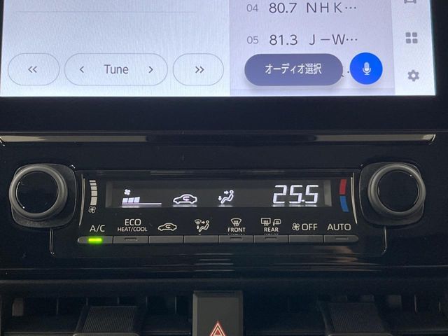 【オートエアコン】一度お好みの温度に設定すれば、車内の温度を検知し風量や温度を自動で調整。暑い…寒い…と何度もスイッチ操作をする必要はありません。快適な車内空間には必須の機能ですね♪