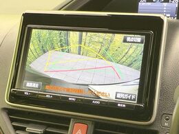 【バックカメラ】駐車時に後方がリアルタイム映像で確認できます。大型商業施設や立体駐車場での駐車時や、夜間のバック時に大活躍！運転スキルに関わらず、今や必須となった装備のひとつです！