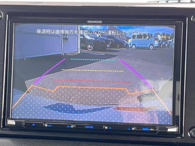 【バックカメラ】駐車時に後方がリアルタイム映像で確認できます。大型商業施設や立体駐車場での駐車時や、夜間のバック時に大活躍！運転スキルに関わらず、今や必須となった装備のひとつです！