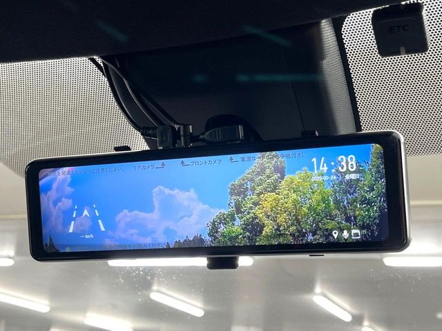 【デジタルミラー型前後ドライブレコーダー】安心・安全なカーライフに必須のドライブレコーダーを装備！走行中はもちろん、あおり運転や事故に遭遇した際の状況も映像で記録し、万一のリスクに備えます。