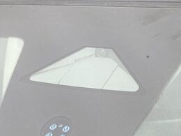 【ホンダセンシング】走行中に前方の車両等を認識し、衝突しそうな時は警報とブレーキで衝突回避と被害軽減をアシスト。より安全にドライブをお楽しみいただけます。