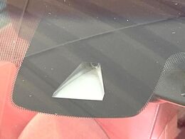 【トヨタセーフティセンス】走行中に前方の車両等を認識し、衝突しそうな時は警報とブレーキで衝突回避と被害軽減をアシスト。より安全にドライブをお楽しみいただけます。