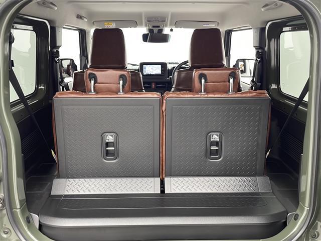 【トランク】積み込みやすくて、たっぷり積める荷室です。シートアレンジできるものは、乗車人数と荷物の量や大きさによってシートを動かすことができるので、より快適なドライブが可能です！