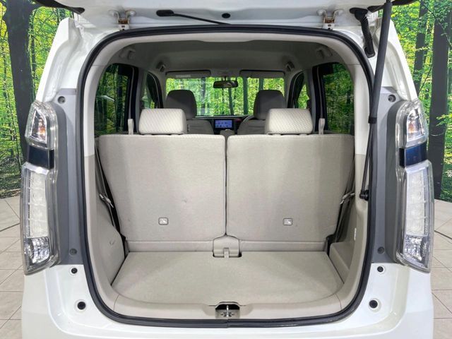 普段のお買い物や通勤、送迎等に十分な荷室スペースを確保しております。セカンドシートを倒すと、大きな荷物の積載も可能です♪