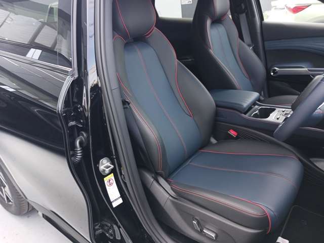 快適なヘッドレスト一体型スポ-ツシートは、背もたれ両横の張り出しで姿勢をサポ-トしますので、座り心地良いシートです