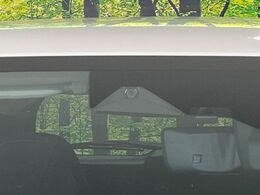 【アイサイトX】衝突被害軽減ブレーキはもちろん、『渋滞時ハンズオフアシスト』や『渋滞時発進アシスト』『カーブ前速度制御』等、従来よりも幅広いシーンで安全走行をサポートしてくれます。