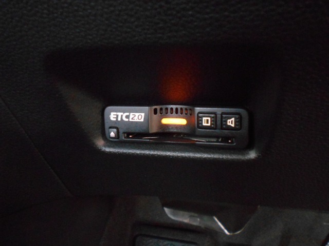 【ETC】便利なETC車載器も装備！高速道路の料金所もスムーズに通過できます。今や必須の装備ですね！お客様用にセットアップをしてのお渡しとなります！