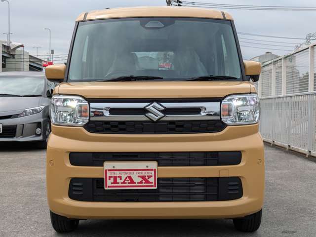 【展示車両】　当社は届出済未使用車を中心に、軽自動車から普通乗用車はもちろん、貨物車両やトラック・大型車両の中古車・登録済未使用車・新車すべてのお車が取扱可能！