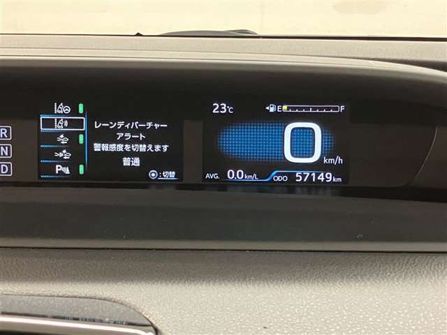 視認性の良いメ-タ-を採用しており、快適なドライブをサポ-トします。