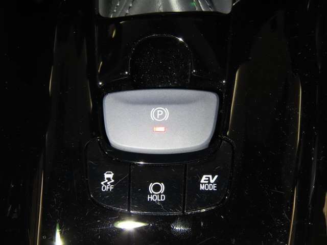電動パーキングブレーキを装備しております。