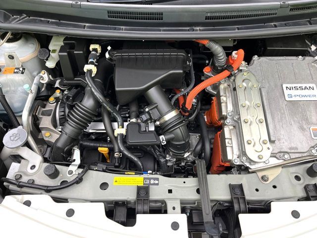 親切・丁寧な専門メカニックスタッフが応対！・車検・点検整備・事故等の修理などアフターサービスも安心。お車のカスタマイズもネクステージのサービススタッフまでご相談ください！