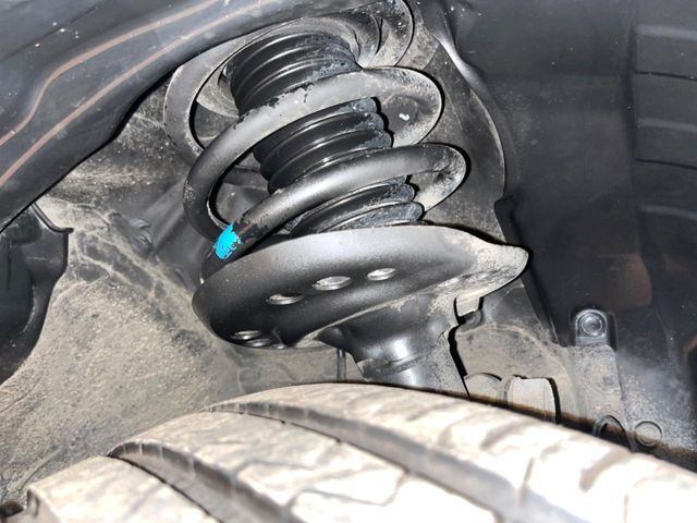 お車を安心してお乗りいただく為には、足回りの定期点検が欠かせません。サービスサポート（有償保証）では無料点検もご提供しており、安心のカーライフをお過ごしいただけるサポート体制が整っています。