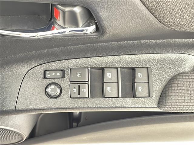 気になる車はお電話やメールで当店にお問い合わせください！なお、お電話での在庫の取り置きはできません。ご来場の際は、商談が重なる事が増えていますので事前に在庫有無をご確認くださいませ！
