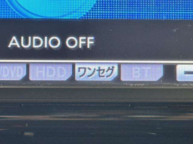 ワンセグ対応、チューナー付なのでTVが見れます。　比較的、新しいナビでも付いてなくてTVが見れない車が結構あるので重要なポイントですよ。