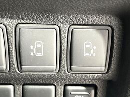 【両側パワースライドドア】スマートキーや運転席のスイッチで後席両側スライドドアの開閉が可能♪電動だから力を入れてドアを開ける必要が無く、小さなお子様でも簡単に開け閉めでき快適です♪