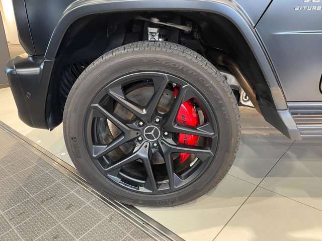 車両は屋内展示しておりますので天候に関係なくごゆっくりコンディションご確認頂けます。車両を倉庫へ保管している場合が御座いますのでご来店前に在庫確認頂けると幸いです。TEL072-784-8800