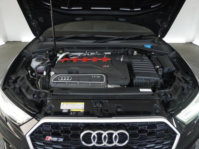 AUDIクワトロシステム…AUDI伝統の4輪駆動システムは路面状況に関わらず、レベルの高い安定性と、路面に吸い付くような走りをお楽しみ頂けます。