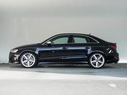 レーンアシスト…車線監視システム一定のシチュエーションでウィンカー出さないで車線を逸脱した際ドライバーに警告を発し安全を促します。