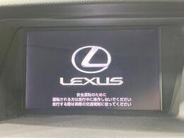 【メーカー純正ナビ】インテリアに溶け込むスタイリッシュな「専用設計」メーカーナビを装備♪視認性や操作性など基本性能にも優れ、より上質なカーライフをお楽しみいただけます。