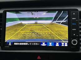 バックカメラがついて後方確認が簡単にできます！苦手としている車庫入れ等も安心して出来ますね！凄く需要の高い装備ですので、最初から付いていれば言う事なしですよね！？