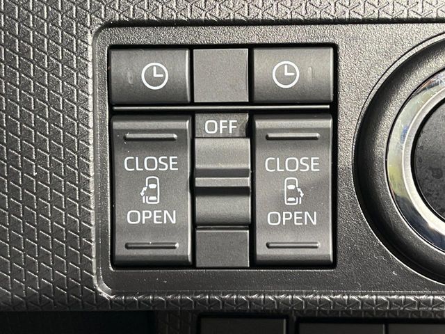 【両側パワースライドドア】スマートキーや運転席のスイッチで後席両側スライドドアの開閉が可能♪電動だから力を入れてドアを開ける必要が無く、小さなお子様でも簡単に開け閉めでき快適です♪