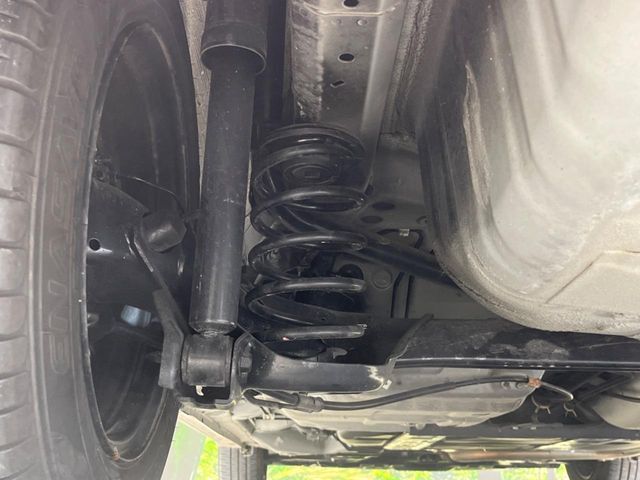 お車を安心してお乗りいただく為には、足回りの定期点検が欠かせません。サービスサポート（有償保証）では無料点検もご提供しており、安心のカーライフをお過ごしいただけるサポート体制が整っています。