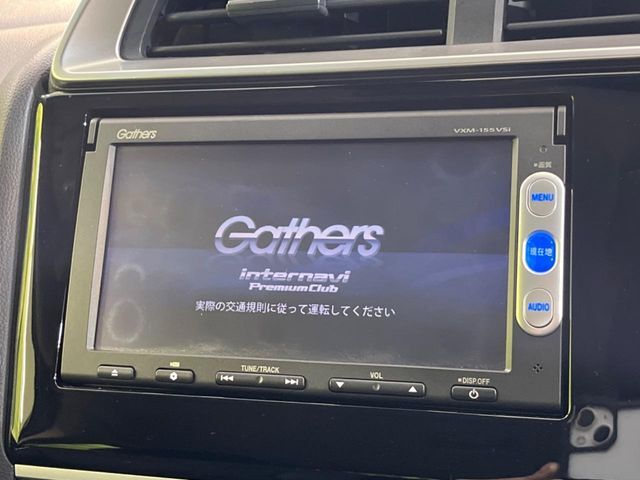【純正ナビ】人気の純正ナビを装備。オーディオ機能も充実しており、Bluetooth接続すればお持ちのスマホやMP3プレイヤーの音楽を再生可能！毎日の運転がさらに楽しくなります！！