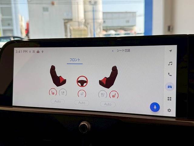 【シートヒーター＆シートクーラー】高級車にふさわしい快適装備で、夏場は座面から涼しい風が、冬場は身体の芯からポカポカになりますね。