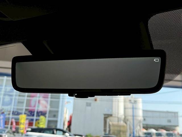 【デジタルインナーミラー】を搭載しております。ミラーにより後方確認ができますので、駐車の際などに役立ちます。
