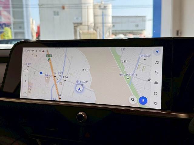 【ナビゲーション】付きの車両です。初めての場所でもこれが付いていればどこへでも行くことができますね♪
