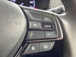 【アダプティブクルーズコントロール】高速道路での長距離走行が楽に！！自動で速度を保つクルーズコントロールが、衝突軽減システムと連携し、前方の車両を感知して車間を保つように速度調節してくれます！！