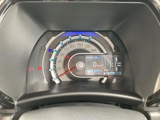 【走行距離】まだまだ距離は少ないですよ。低走行だから内装もキレイです。これからいっぱい乗って下さいね！