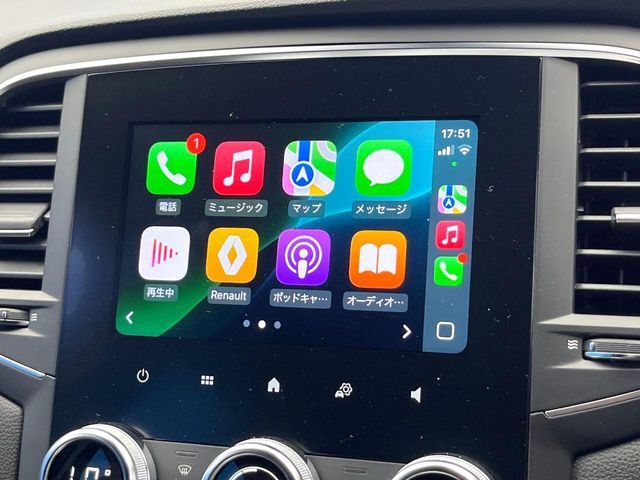 ●Apple　Car　Play：スマホとの有線接続で、ナビ・オーディオ再生などスマホのアプリ機能が画面でも使える便利機能です！